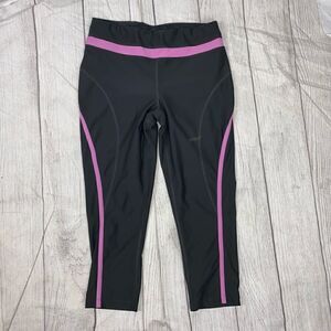 Xersion Capri style compression pants grey w/pink borders sz small women